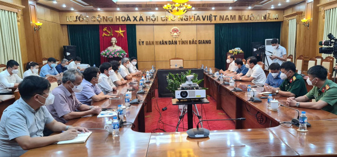 Thứ trưởng Nguyễn Trường Sơn trong buổi làm việc với Chủ tịch UBND tỉnh Bắc Giang Lê Ánh Dương