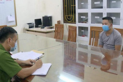 Giữa vùng dịch COVID-19, không đeo khẩu trang còn tấn công học viên cảnh sát