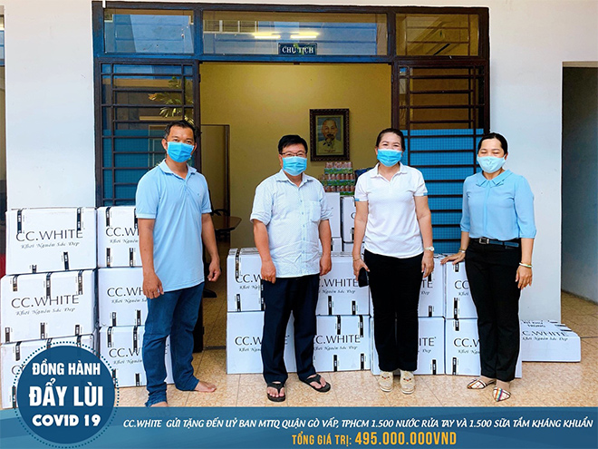 CC.White trao tặng 3.000 nước rửa tay và sữa tắm kháng khuẩn hỗ trợ Gò Vấp chống dịch Covid-19 - 2