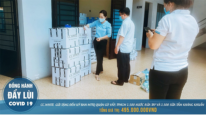 CC.White trao tặng 3.000 nước rửa tay và sữa tắm kháng khuẩn hỗ trợ Gò Vấp chống dịch Covid-19 - 3