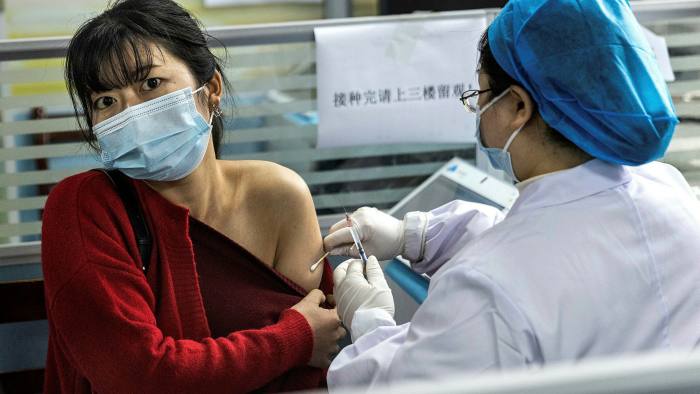 Trung Quốc đạt tốc độ tiêm chủng cho 20 triệu người mỗi ngày.