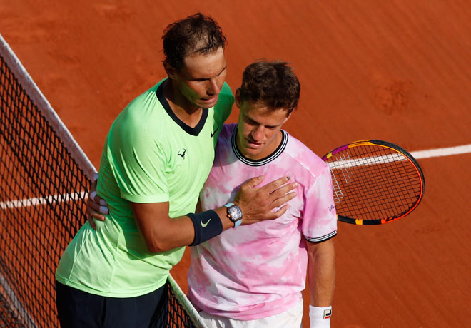 Trận kịch chiến hấp dẫn giữa đương kim vô địch Roland Garros Rafael Nadal và hạt giống số 10 Diego Schwartzman trên sân chính Philippe-Chatrier