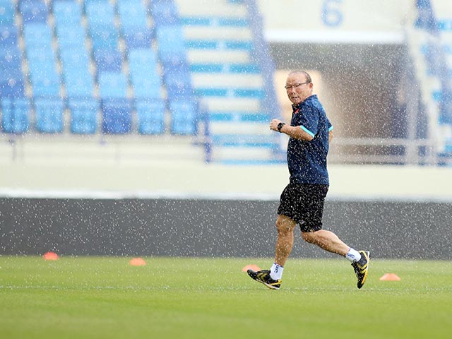 Bóng đá - ĐT Việt Nam "luyện công" đấu Malaysia, thầy Park gặp sự cố bất ngờ