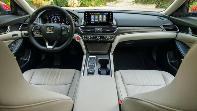 5. Honda Accord Hybrid 2021 (giá khởi điểm: 26.370 USD, điểm nội thất: 7,8/10)
