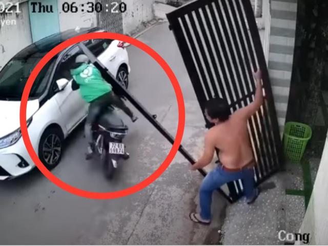 Tin tức trong ngày - Clip: Thoát họa lớn, lái xe công nghệ “gây sốt” bằng hành động với người gây tai nạn