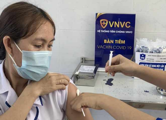 Tiêm vắc-xin phòng Covid-19 cho lực lượng tuyến đầu chống dịch của tỉnh Bà Rịa - Vũng Tàu
