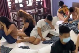 Nhiều cô gái vào khách sạn cùng bạn trai thác loạn tập thể