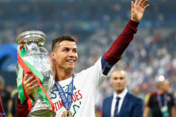 Bồ Đào Nha vào bảng "tử thần" EURO, Ronaldo dằn mặt Pháp và Đức