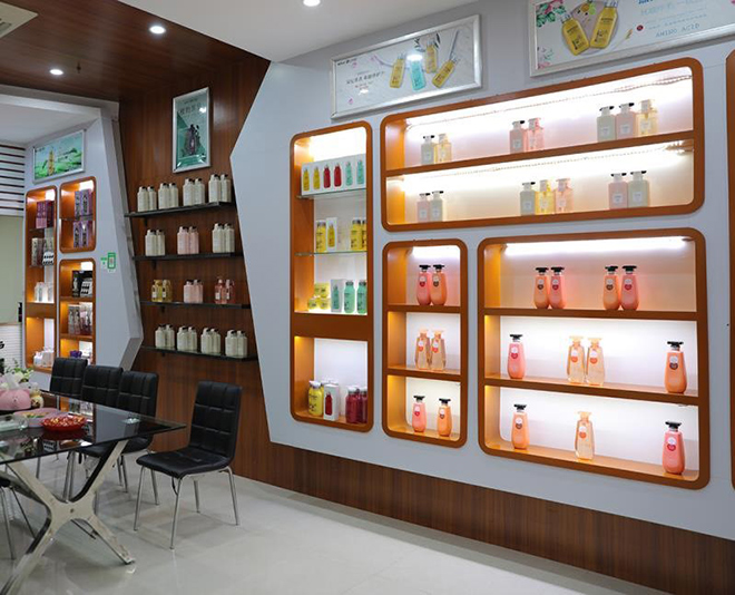 Showroom trưng bày sản phẩm dầu gội organic Krush