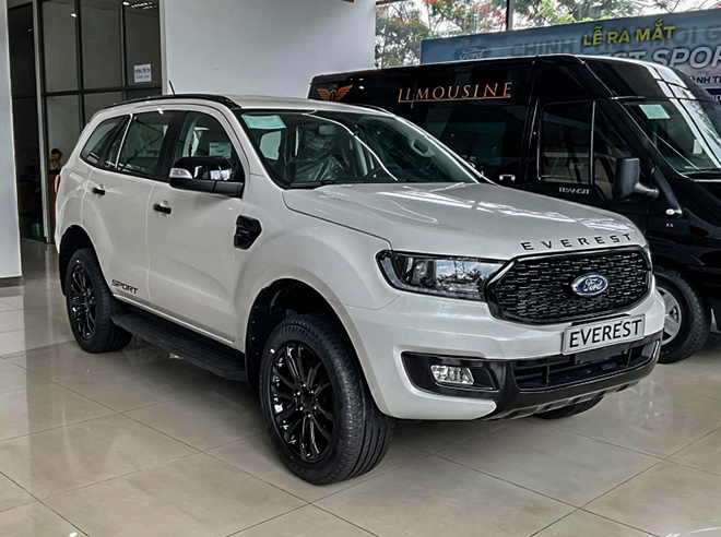 Ford Everest ưu đãi giảm giá 60 triệu đồng thu hút người mua - 1