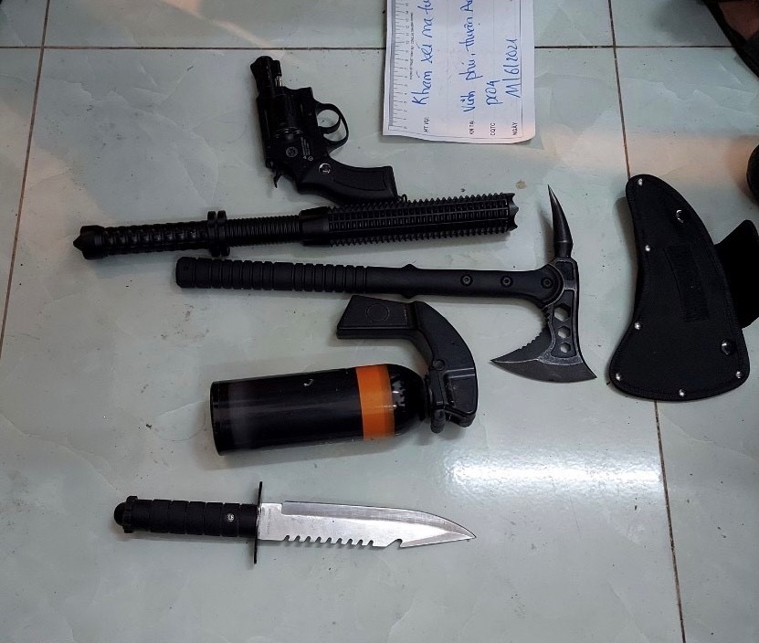 Nhóm người có biểu hiện mờ ám bỏ chạy khỏi căn nhà, công an phát hiện thứ "ớn lạnh" - 2