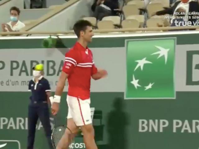 Thể thao - Djokovic cười hưng phấn set 3, cởi bỏ áp lực để "nhấn chìm" Nadal