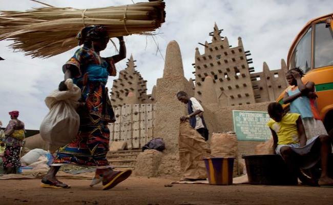 Bên cạnh Congo thì Mali - 1 quốc gia khác tại châu Phi cũng là một trong những cái tên nghèo nhất thế giới với GDP bình quân chưa đến 1.000 USD/năm. 
