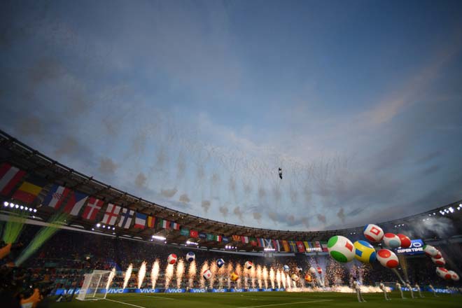 Lễ khai mạc EURO 2021: Bữa tiệc của âm thanh và màu sắc - 1