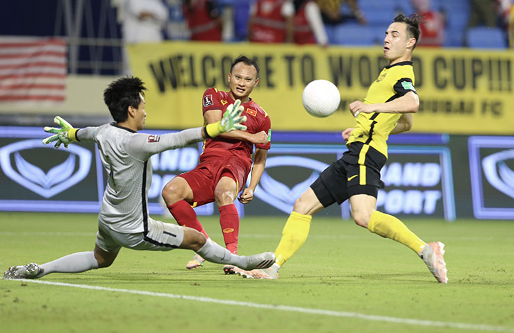 Trọng Hoàng suýt chút nữa ghi bàn cho ĐT Việt Nam với cú sút chéo góc ở phút 65 khi đối đầu ĐT Malaysia