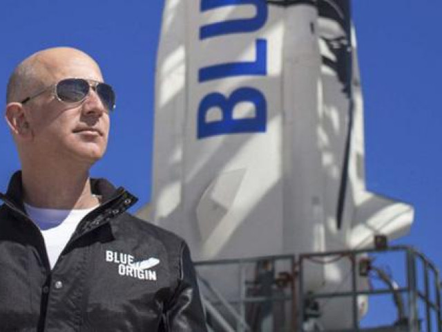 “Người giấu mặt” chi khủng cùng tỉ phú Jeff Bezos du hành không gian