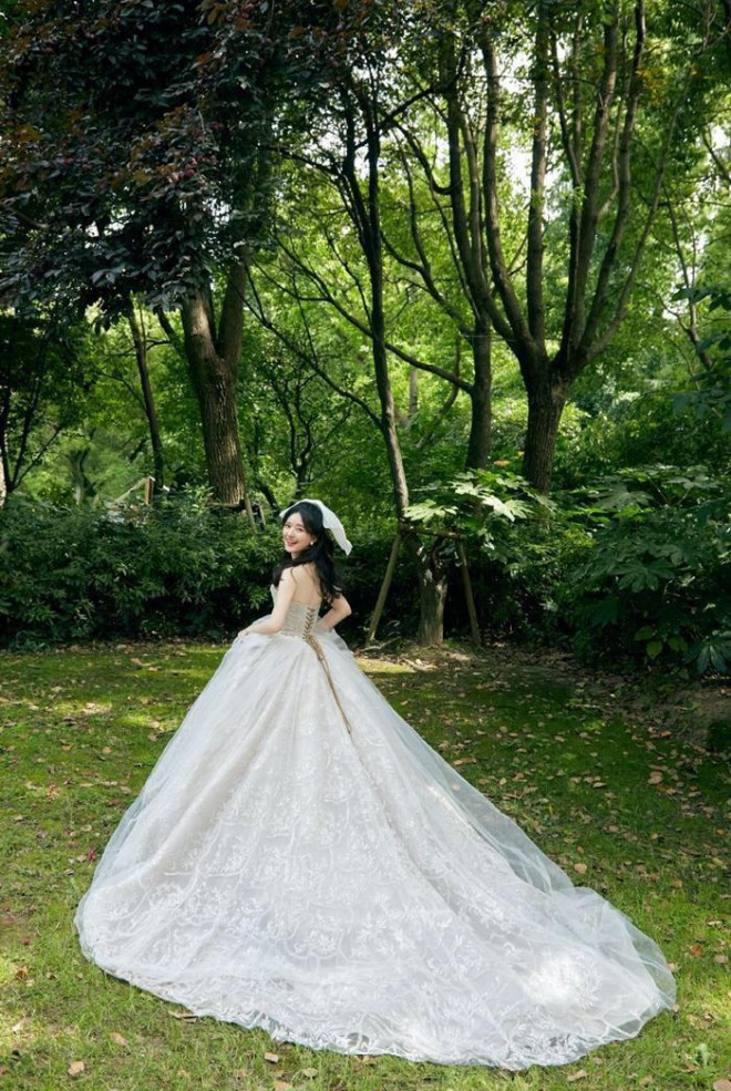 Triệu Lộ Tư khiến netizen không ngừng xuýt xoa với tạo hình công chúa Disney đẹp như mơ - 6