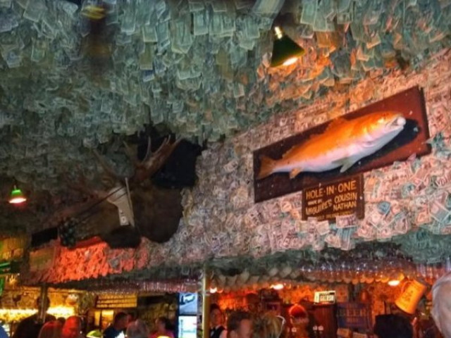 Kinh doanh - Choáng ngợp với quán rượu được trang trí bằng 2 triệu USD tiền mặt