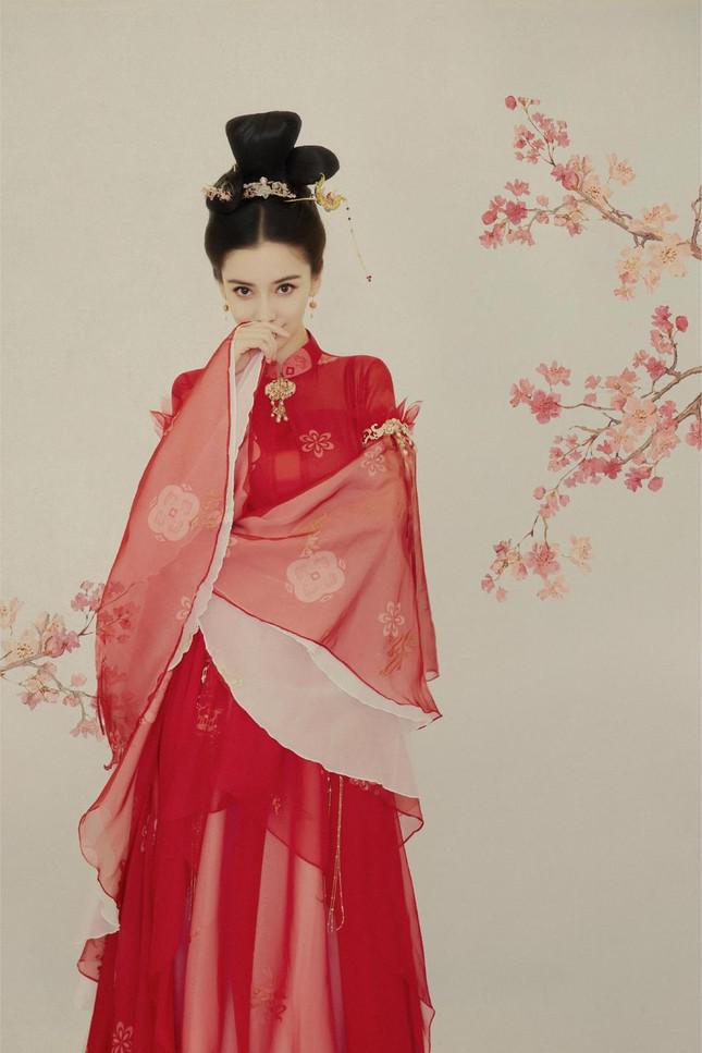 Mê mẩn tạo hình cổ trang với sắc đỏ của AngelaBaby giữa loạt ồn ào đời tư - 1