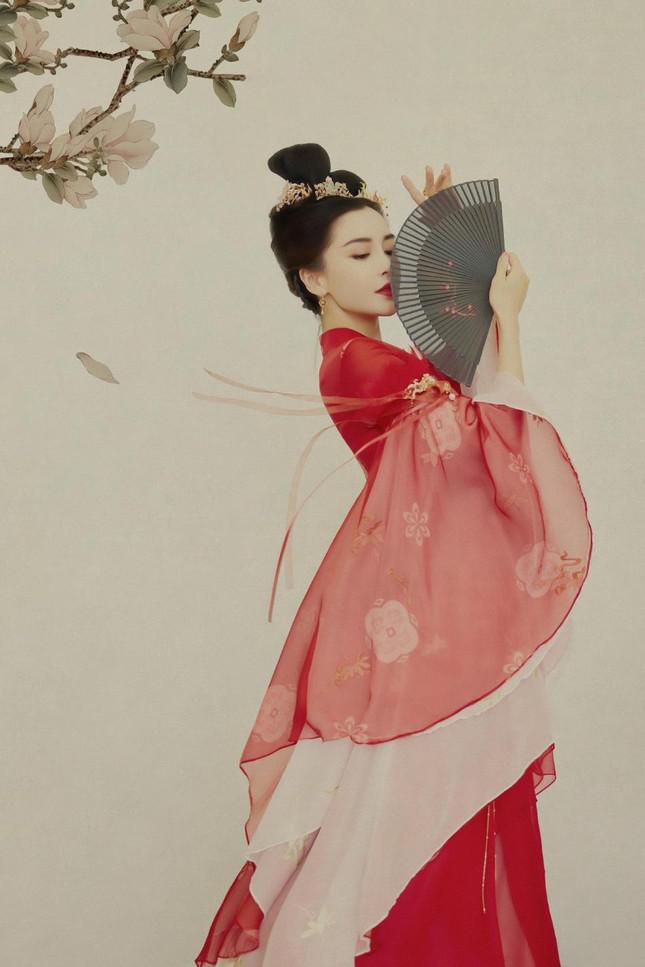 Mê mẩn tạo hình cổ trang với sắc đỏ của AngelaBaby giữa loạt ồn ào đời tư - 5