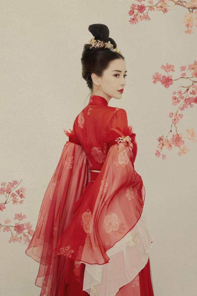 Mê mẩn tạo hình cổ trang với sắc đỏ của AngelaBaby giữa loạt ồn ào đời tư - 6