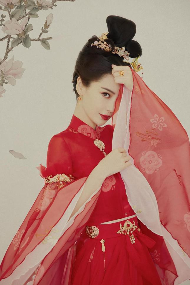 Mê mẩn tạo hình cổ trang với sắc đỏ của AngelaBaby giữa loạt ồn ào đời tư - 9