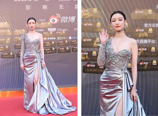 Dàn nàng thơ của Trương Nghệ Mưu ‘đổ bộ’ thảm đỏ Đêm Điện ảnh Weibo - 2