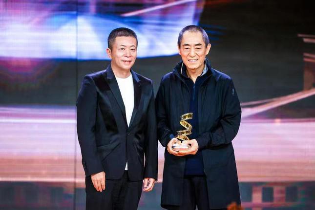 Dàn nàng thơ của Trương Nghệ Mưu ‘đổ bộ’ thảm đỏ Đêm Điện ảnh Weibo - 5