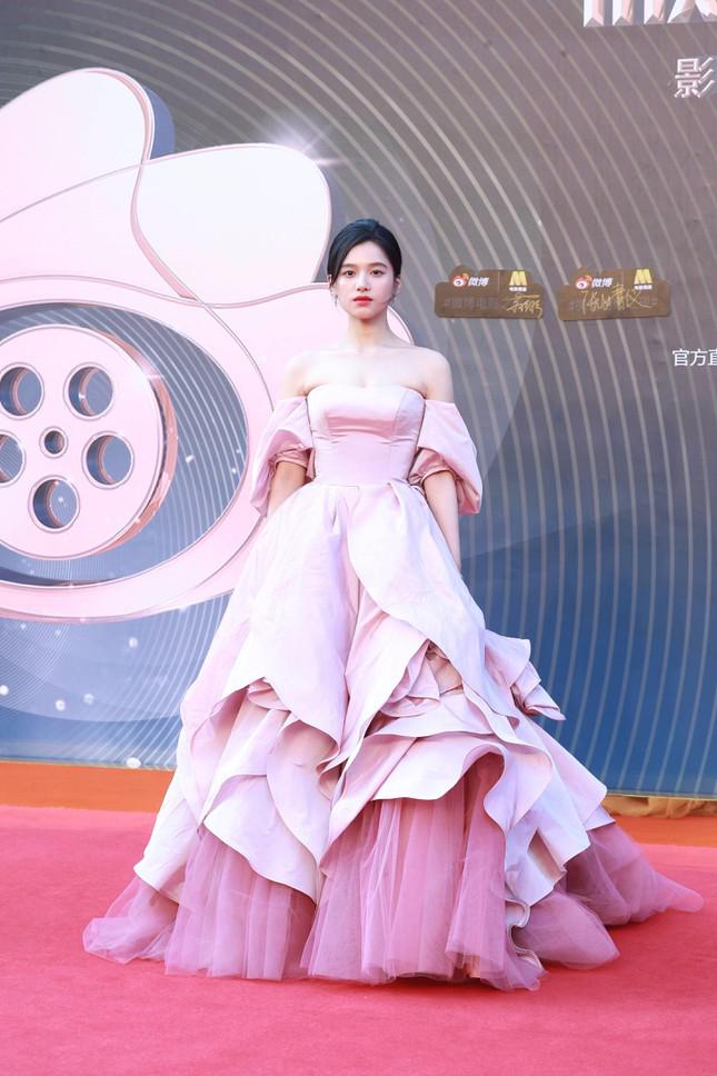 Dàn nàng thơ của Trương Nghệ Mưu ‘đổ bộ’ thảm đỏ Đêm Điện ảnh Weibo - 10