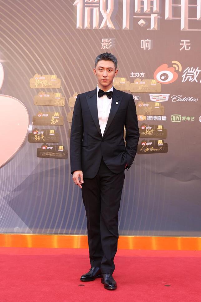 Dàn nàng thơ của Trương Nghệ Mưu ‘đổ bộ’ thảm đỏ Đêm Điện ảnh Weibo - 18