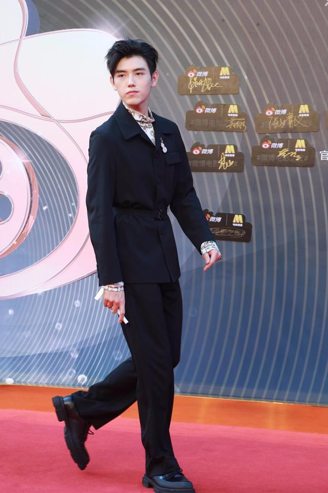 Dàn nàng thơ của Trương Nghệ Mưu ‘đổ bộ’ thảm đỏ Đêm Điện ảnh Weibo - 20