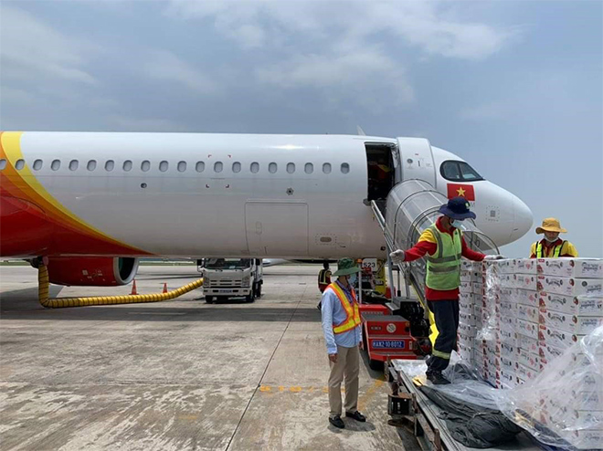 Hỗ trợ nông dân Bắc Giang, Vietjet và Swift247 chung tay vận chuyển vải thiều - 4