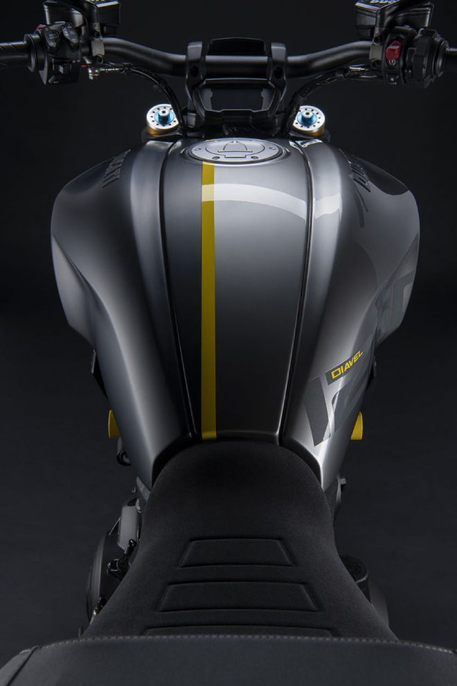 Siêu “quỷ” 2022 Ducati Diavel 1260 S lộ diện, mang màu đen xám mạnh mẽ - 12