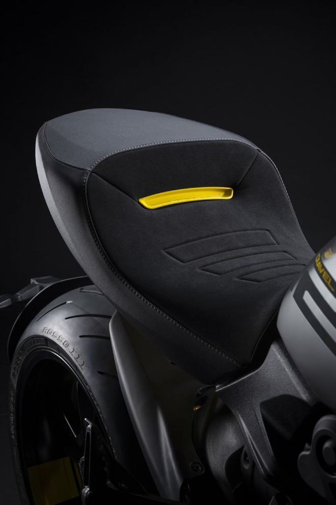 Siêu “quỷ” 2022 Ducati Diavel 1260 S lộ diện, mang màu đen xám mạnh mẽ - 7