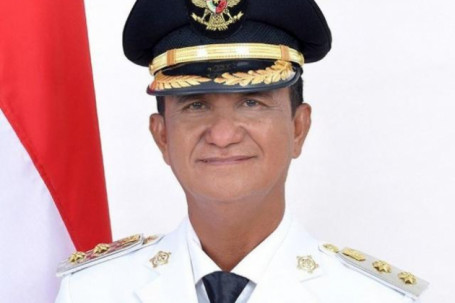 Chính trị gia Indonesia lên máy bay bình thường, 20 phút sau máu trào ra không ngừng