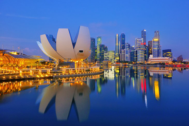 Singapore: Quốc gia trẻ này hiện là một cường quốc tài chính và là một trong những quốc gia thú vị nhất để đến thăm ở Đông Nam Á. Singapore có rất nhiều thứ để cung cấp dưới hình thức giải trí xanh, bắt đầu với Gardens by the Bay kỳ diệu. 
