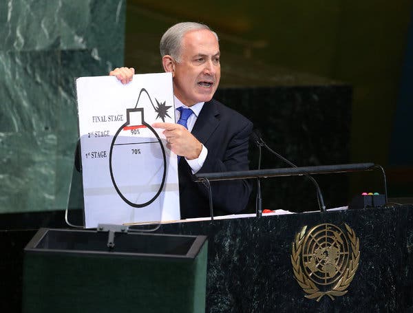 Ông Netanyahu, người nổi tiếng với
việc sử dụng các công cụ hỗ trợ trực quan, hiển thị ranh giới đỏ
của mình với chương trình hạt nhân của Iran tại Liên Hợp Quốc vào
năm 2012. Ảnh: New York Times