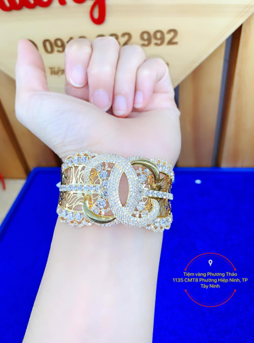 Làm sạch trang sức đá quý