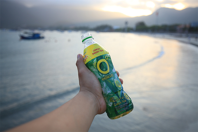 Trà Xanh Không Độ được chiết xuất từ lá trà Thái Nguyên giúp giải tỏa căng thẳng, mệt mỏi ngày nắng nóng.