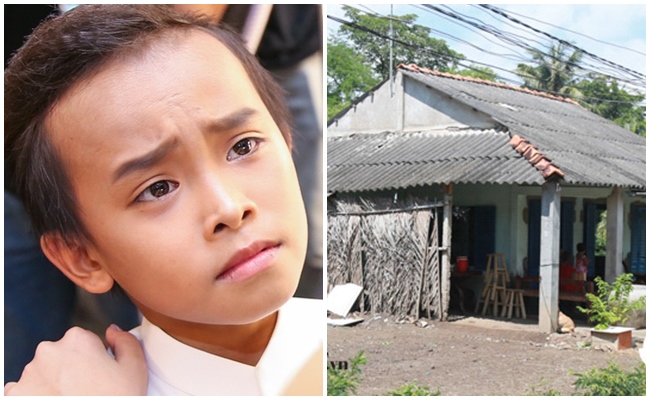 So sánh với hình ảnh được chụp từ năm 2016 - khi Hồ Văn Cường giành giải Quán quân, căn nhà không có gì thay đổi. Sau 5 năm, trông căn nhà cấp 4 càng xuống cấp, xập xệ hơn do không được trùng tu.
