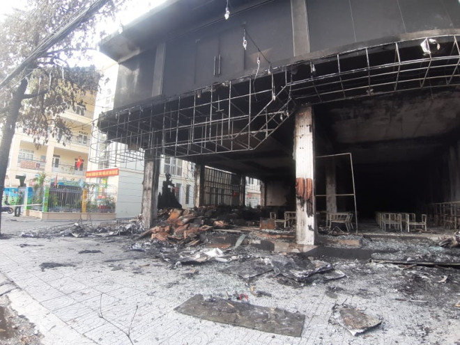 Phòng trà tan hoang sau khi hỏa hoạn xảy ra.