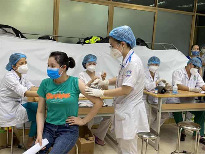 Việt Nam sẽ nhận thêm khoảng 6 triệu liều vắc xin phòng COVID-19 của AstraZeneca và Pfizer - 1