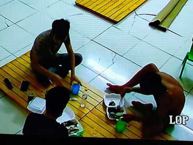 Tin tức trong ngày - Bữa nhậu "trị giá" 6 triệu đồng trong khu cách ly phòng bệnh COVID-19