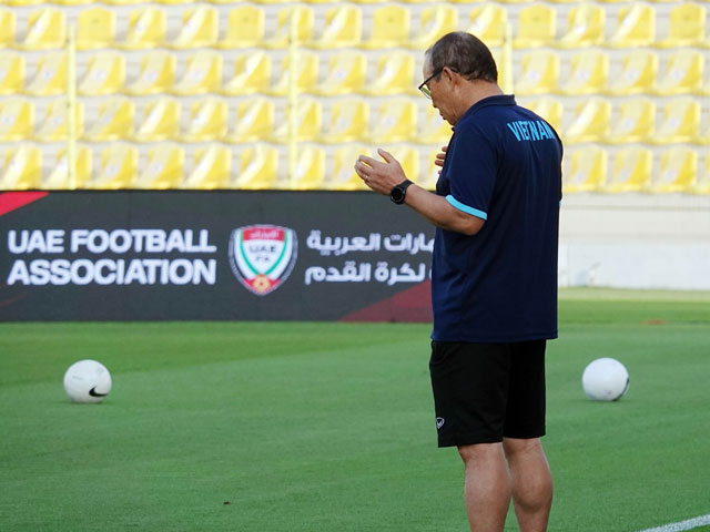 Bóng đá - HLV Park Hang Seo cầu nguyện trước "chung kết" ĐT Việt Nam - UAE