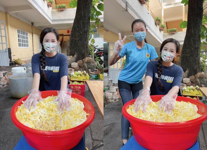 Mai Phương Thúy vui vẻ làm tình nguyện hỗ trợ công tác phòng chống dịch&nbsp;