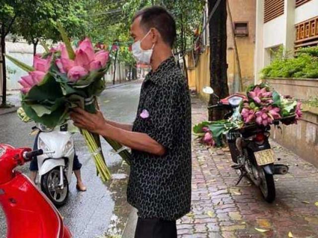 Tin tức trong ngày - Chính quyền sửa sai với người bán hoa sen đi nhầm vào phố giãn cách