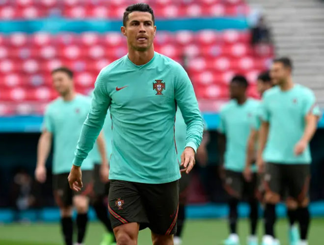 Ronaldo và ĐT Bồ Đào Nha hừng hực khí thế bắt đầu hành trình bảo vệ chức vô địch EURO
