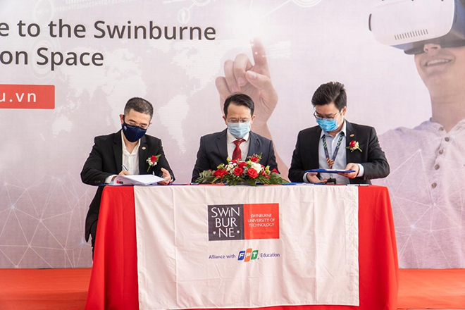 Lễ ký kết về việc thành lập Swinburne Innovation Space giữa ba bên Swinburne, FPT Software và FPT Telecom