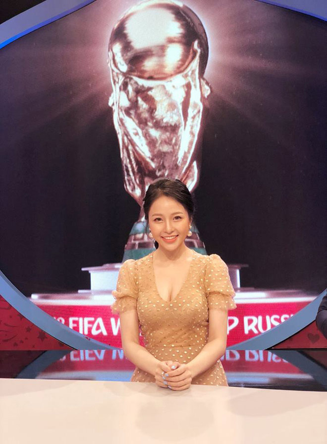 Dàn hot girl gợi cảm lên VTV bình luận World Cup 2018 giờ ra sao? - 1