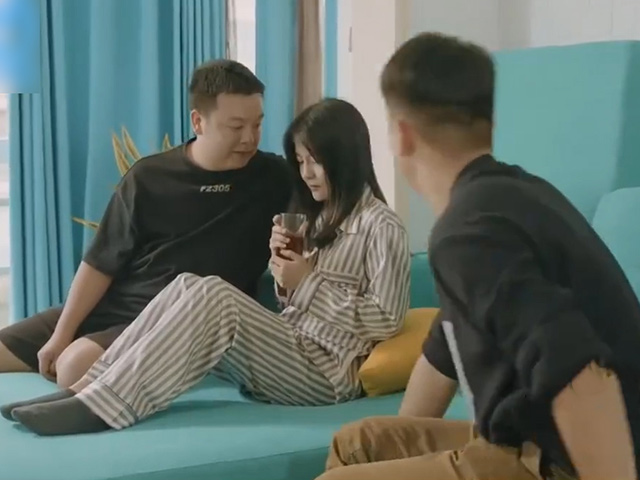 Cười 24H - Người yêu bị ốm chàng trai gọi ngay người yêu cũ đến chăm sóc